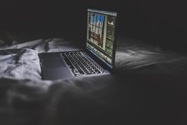 besser schlafen ihne handy - Negative Space-Pexels